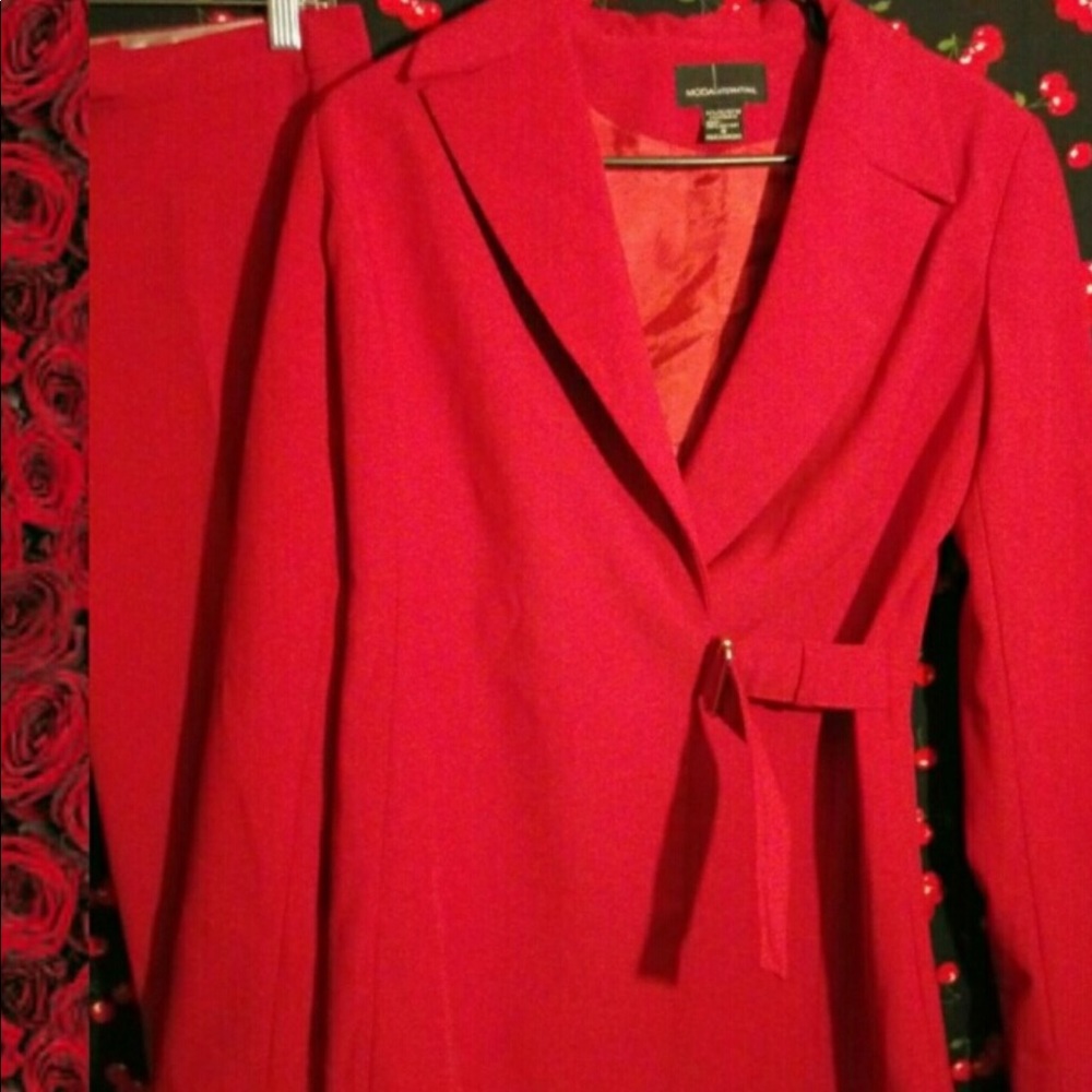 Red 2 piece pants suit - Picture 4 of 7